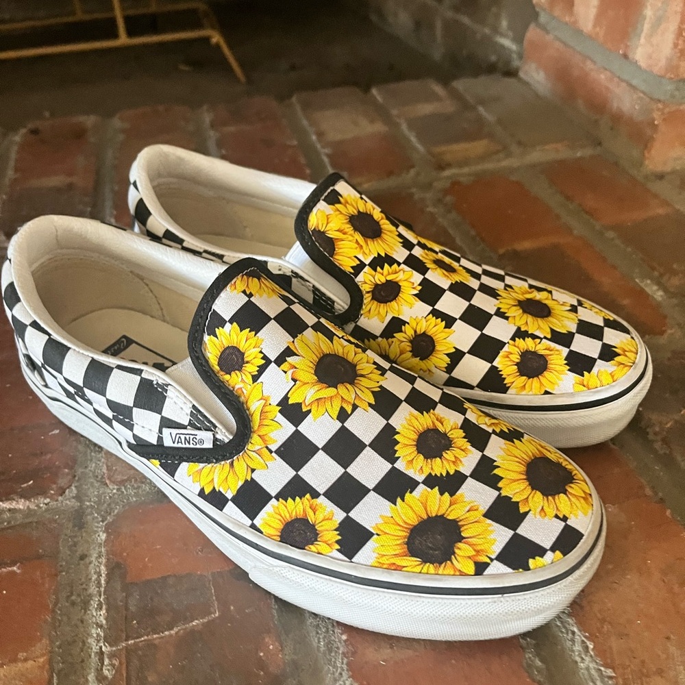 Women’s size 9 custom made Vans, sunflower edition. In near perfect condition!